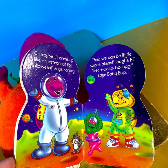 BARNEY THE PURPLE DINOSAUR VTG 2000 HAPPY HALLOWEEN PLUSH & BOARD BOOK - Picture 6 of 10